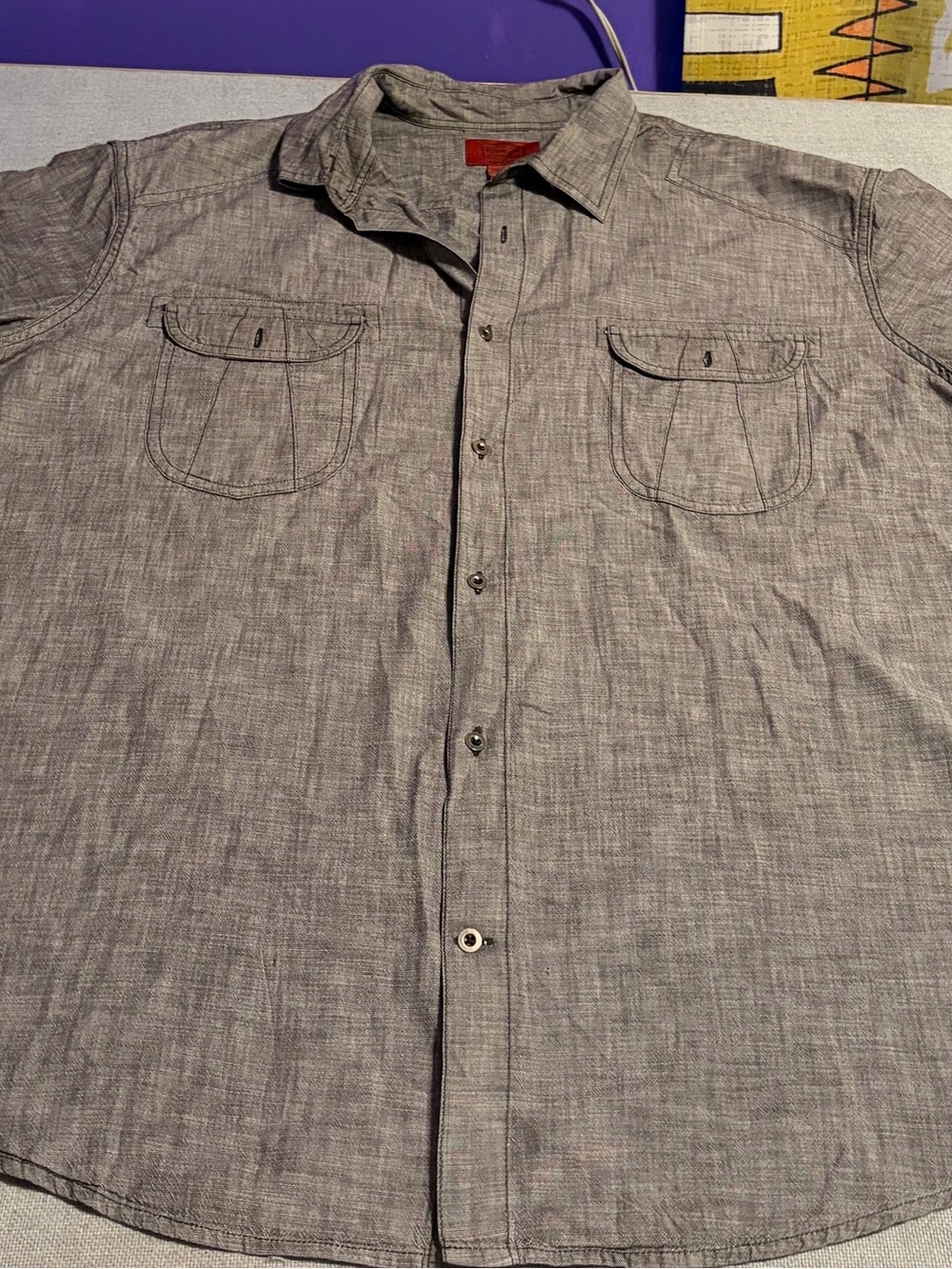 Men's Casual Light Gray Button-Down Shirt with Dual Chest Pockets